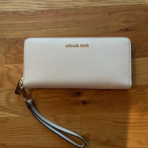 Michael Kors jet set wallet